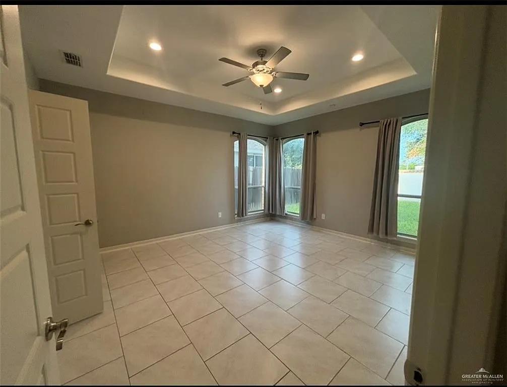 3 bed, 2.0 bath, 1815 sqft, $2,000 — Photo 4