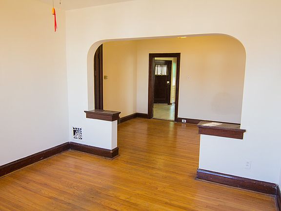 3rd image of 4942 Winona Ave APT 2W