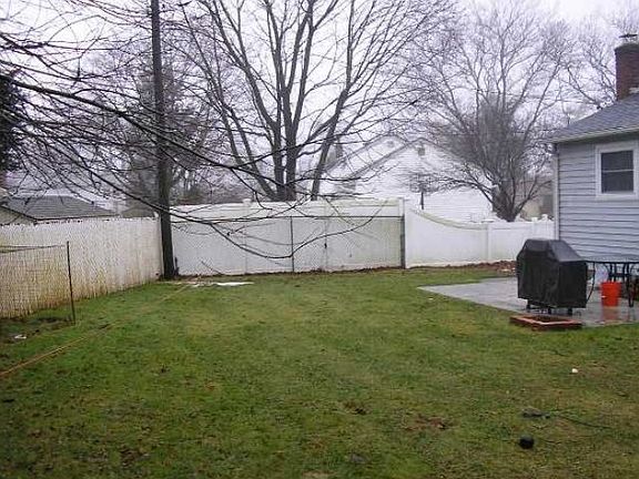 3rd image of 31 Park Dr
