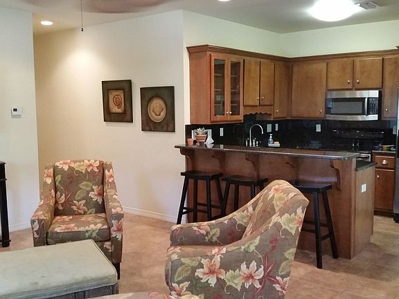 3rd image of 806 Itasca Pl