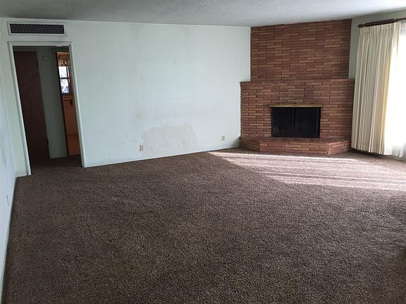 4th image of 3043 N Wolters Ave
