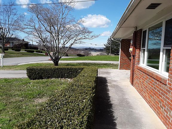 2nd image of 3341 Lake Dr
