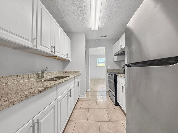 4th image of 6928 Red Robin Dr