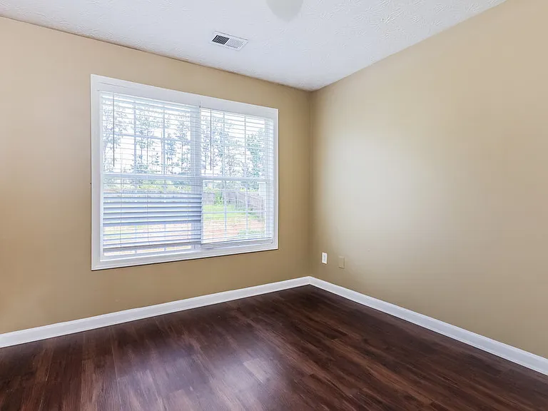 210 Greenland Dr — Photo 12
