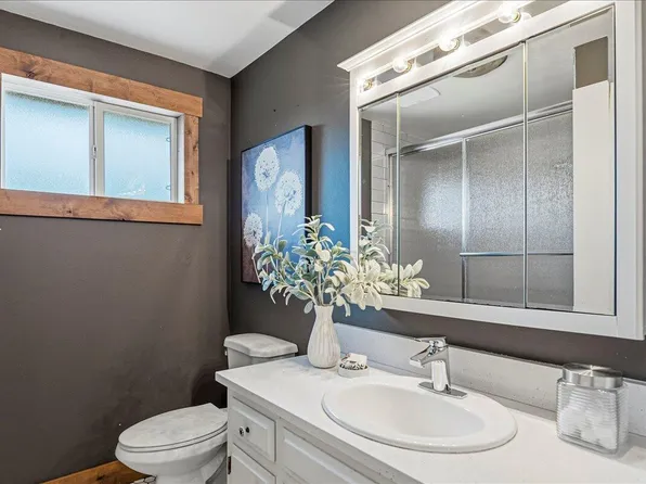 645 NW 7th St, Redmond, OR 97756