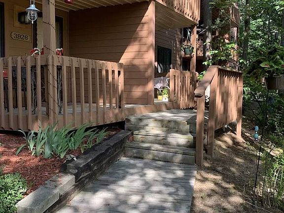 2nd image of 3924 Sherwood Forest Dr