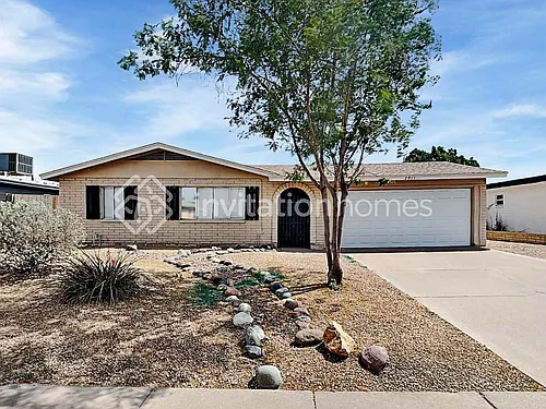 2911 W Laurel Ln Photo 1