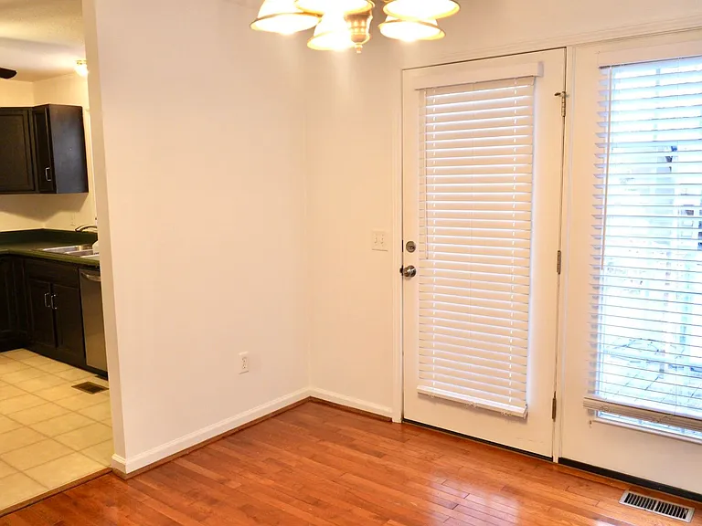 2427 Lindsay Rd — Photo 9