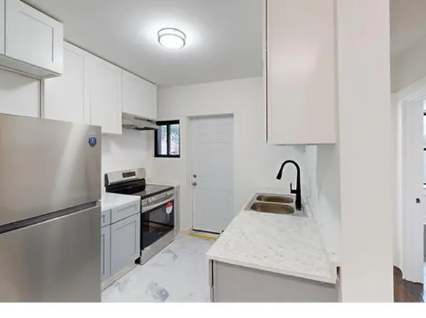 7507 S Yates Blvd, Chicago, IL 60649