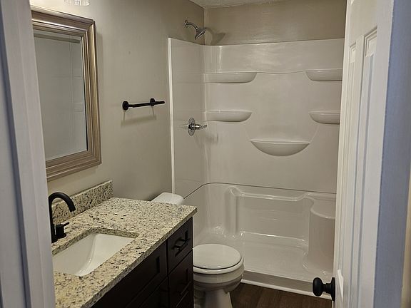 4th image of 400 Martin Ave #1