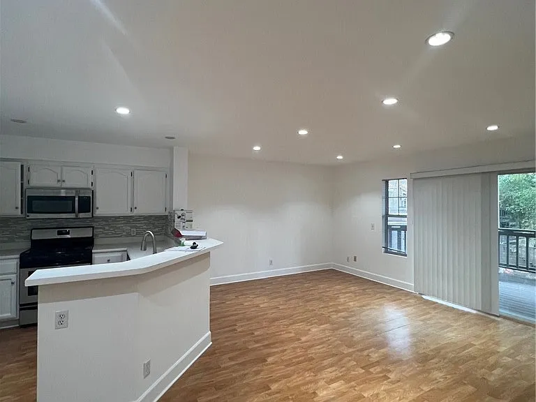 3380 Holly Grove St — Photo 4