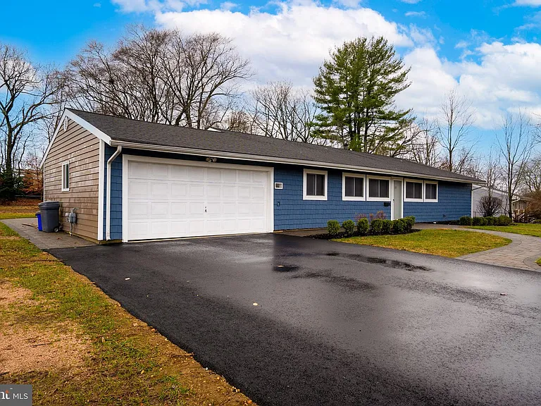 127 Kendall Rd — Photo 2