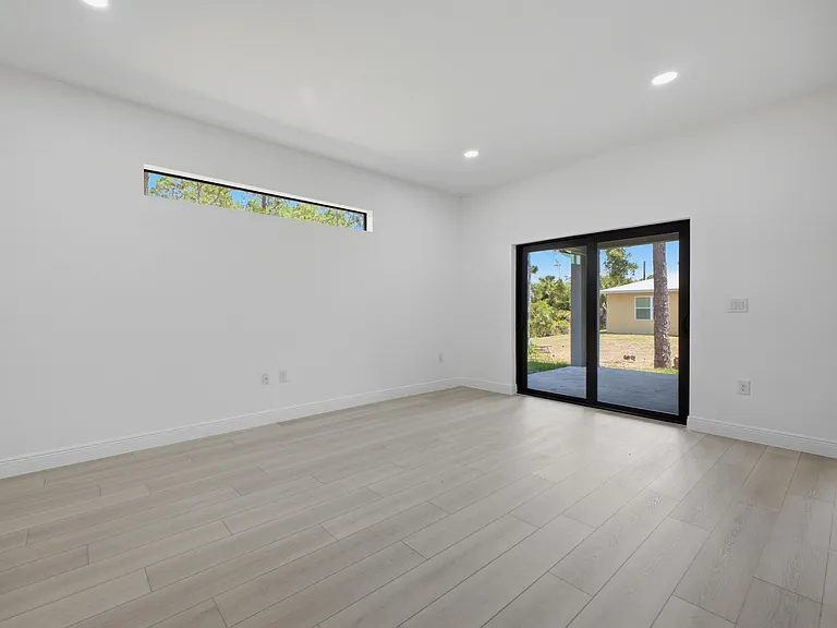 8010 Sandalwood Ln — Photo 7