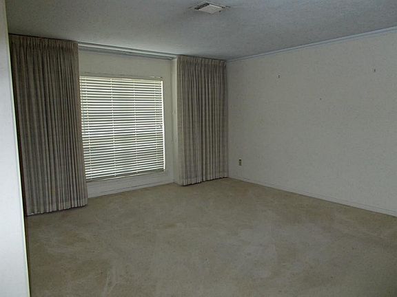 2nd image of 5823 Pebble Springs Dr