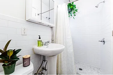 Rented by R New York