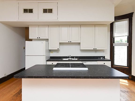 2nd image of 859 W Oakdale Ave #3