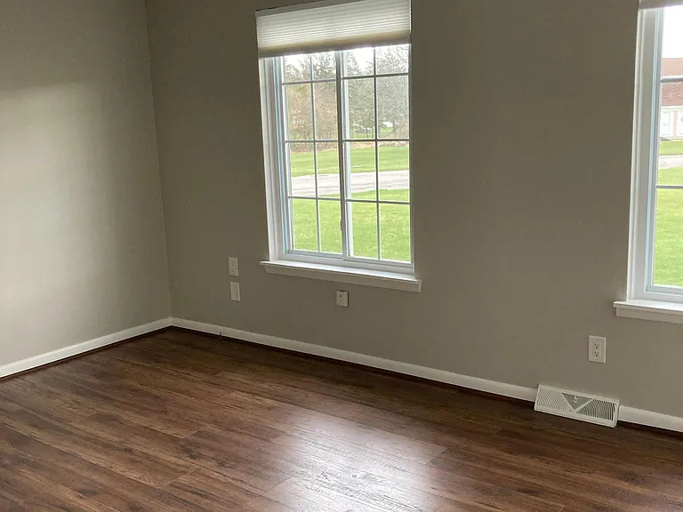 10 Carriage Dr #2 — Photo 11