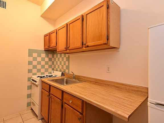 4th image of 5301 N Ashland Ave #4-L