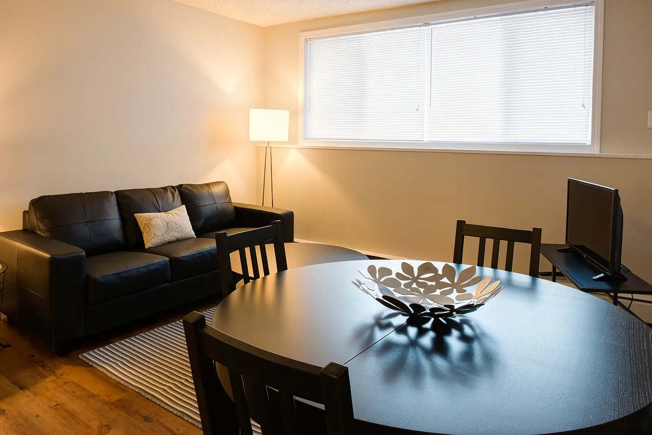 Parkland Apartments — Photo 1