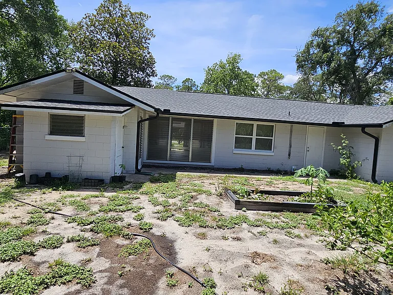 Alemander Ave — Photo 20