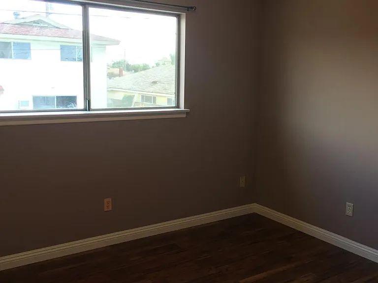 Crystal Ave — Photo 9