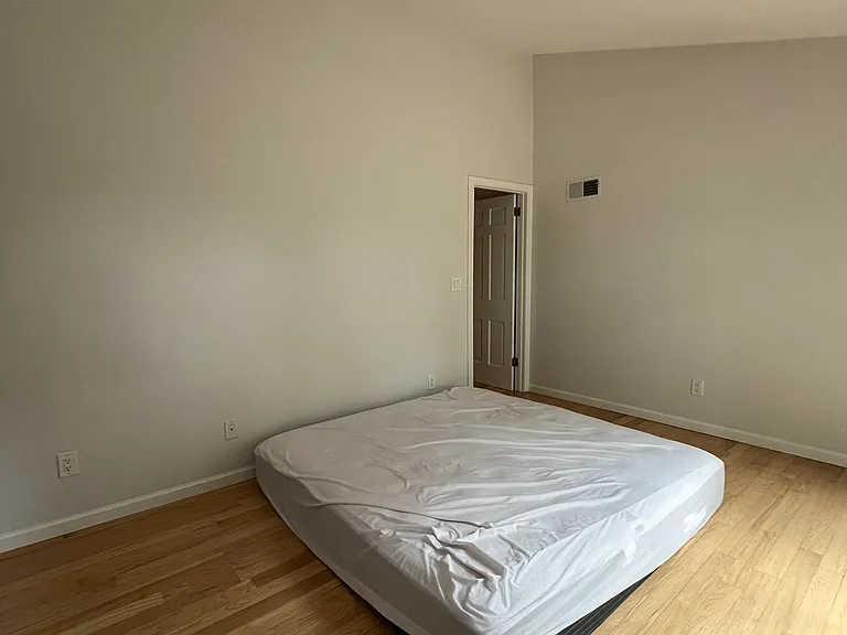 100 Hope St #5 — Photo 16
