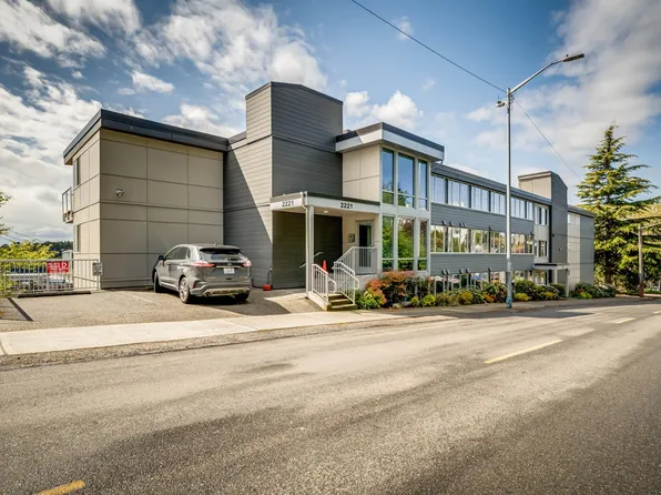 2221 Gilman Dr W APT 403, Seattle, WA 98119