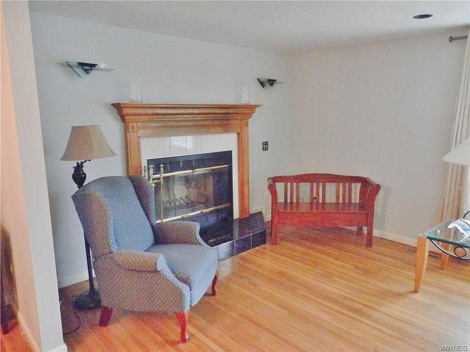 1st image of 221 Newell Ave