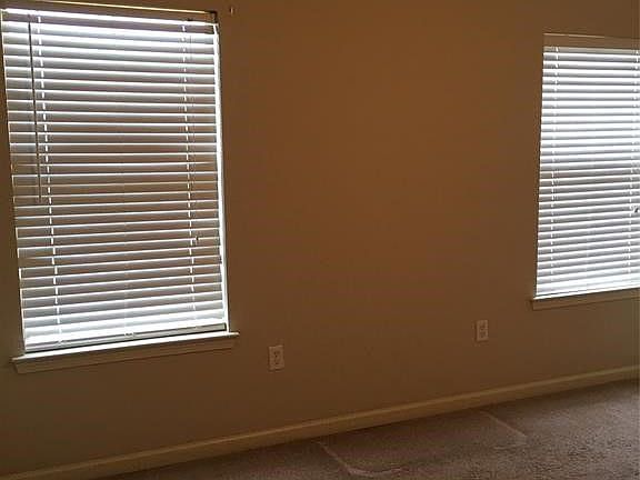 4th image of 460 Park Lake Dr