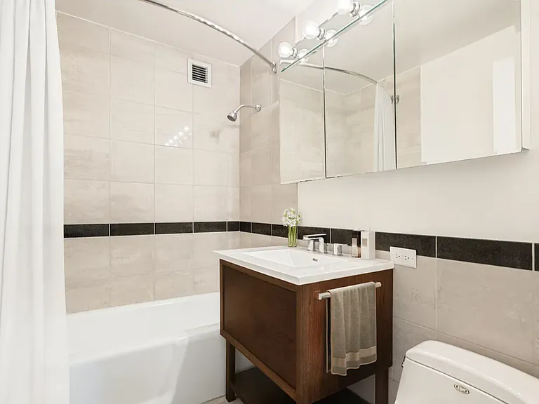 35 W 33rd St #20D — Photo 6