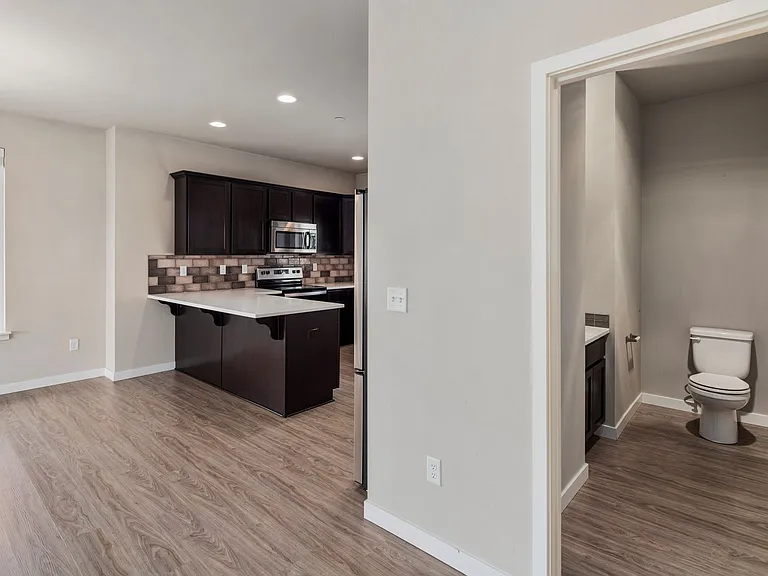Rainier View Court Townhomes — Photo 9