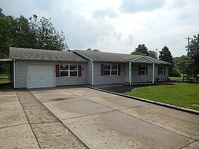 3223 Andrew St photo 1
