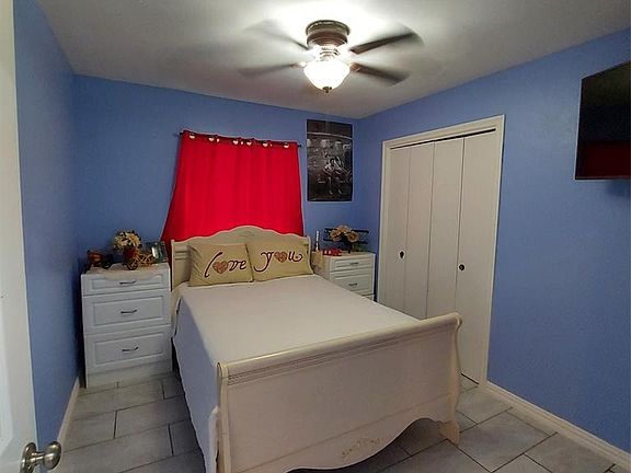 3rd image of 2303 Dover Rd