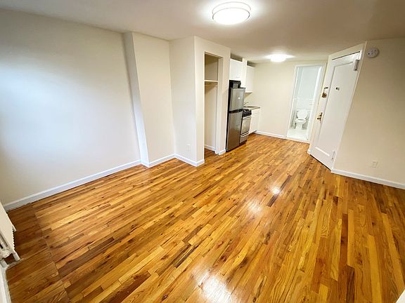4th image of 324 E 6th St APT 13