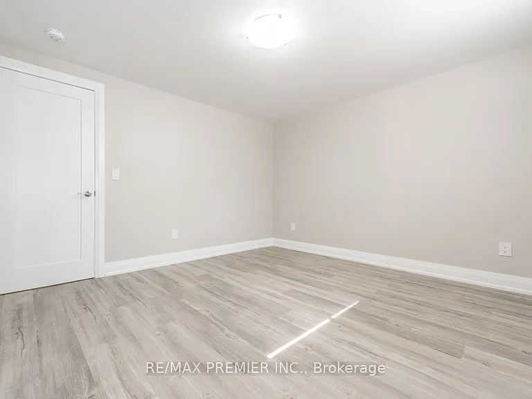 569 Roding St #BASEMENT — Photo 11
