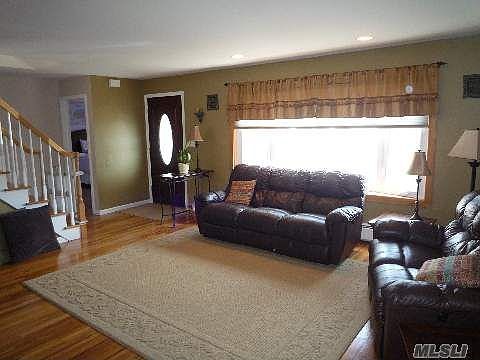 4th image of 2092 Rosemont St
