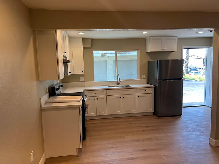 1023 N Citrus Ave — Photo 15