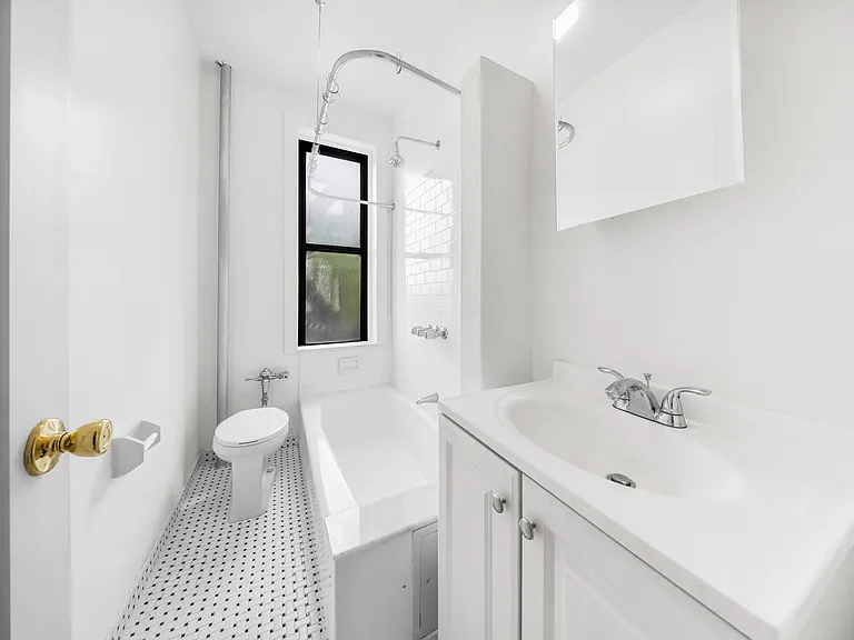 22-06 38th St #2H — Photo 5