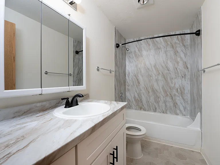 2 Bed 1 Bath - 800 Sq Ft 2 Bed 1 Bath - 800 Sq Ft