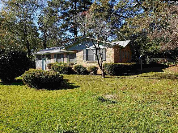 2nd image of 90 Newport Dr