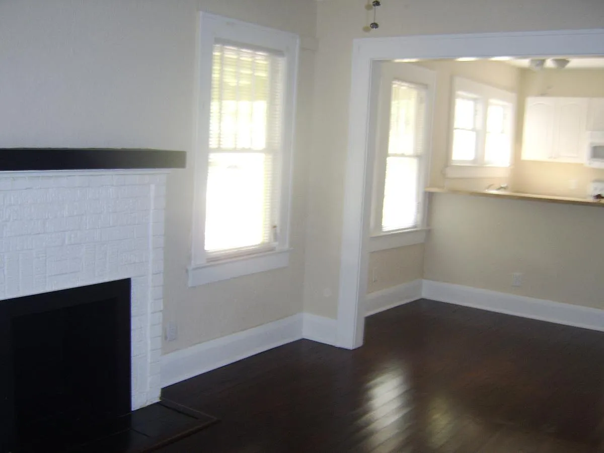 2 bed, 1090 sqft, $1,825 — Photo 3