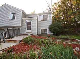 7 Woodbine Dr, Hardyston, NJ 07419