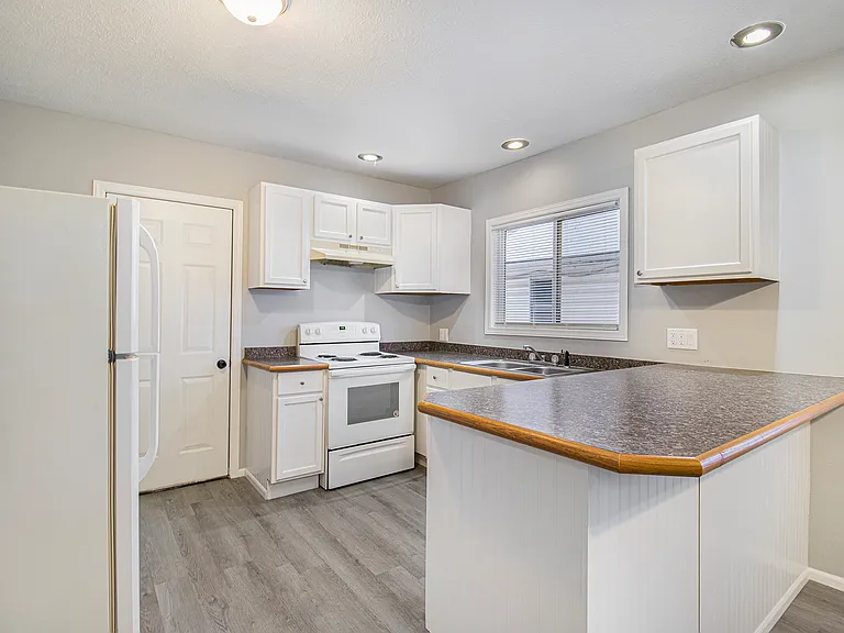 1234 Bissell St — Photo 5