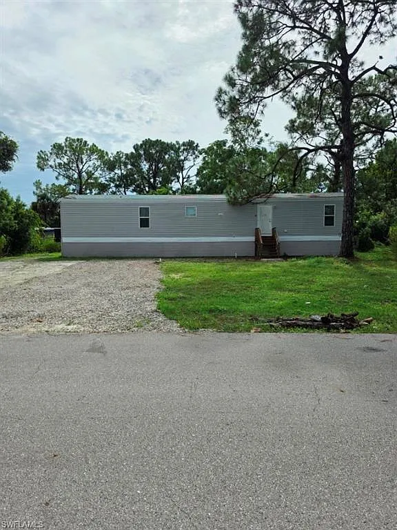 3 bed, 2.0 bath, 949 sqft, $1,400 — Photo 2