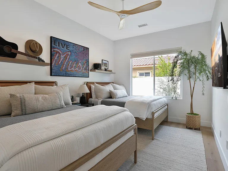 2nd bedroom