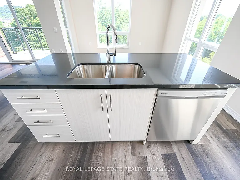 2750 King St E #512 — Photo 12