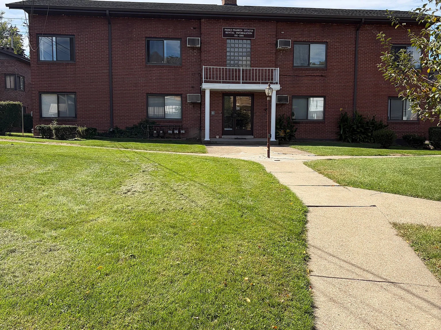 2 bed, $925 — Photo 1