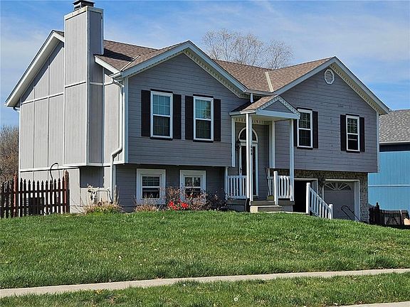 2nd image of 600 SE Ashton Dr