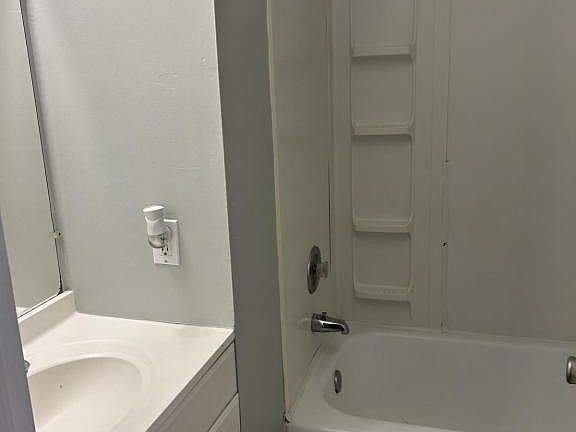 4th image of 1122 Wyatt St