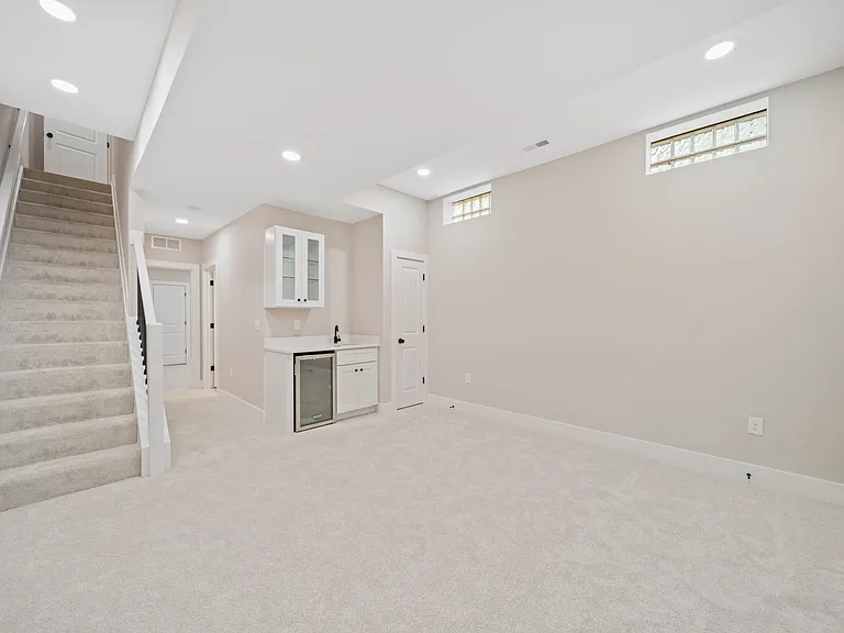 2589 Dayton Ave — Photo 51
